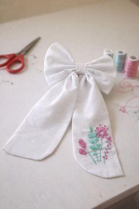 Ručne vyšívaná mašla, 