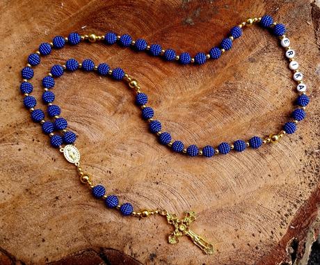 Ruženec s menom a datumom, 