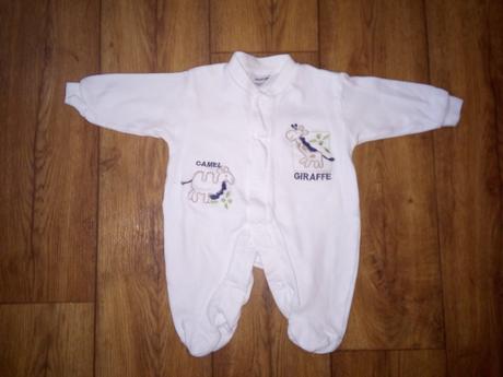 Pyzamko/overal so zirafkou 62/68 nove, 62