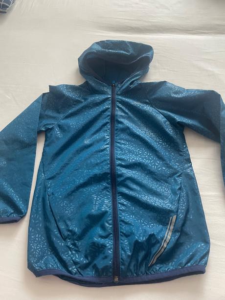 Vetruodolná bunda, decathlon,128