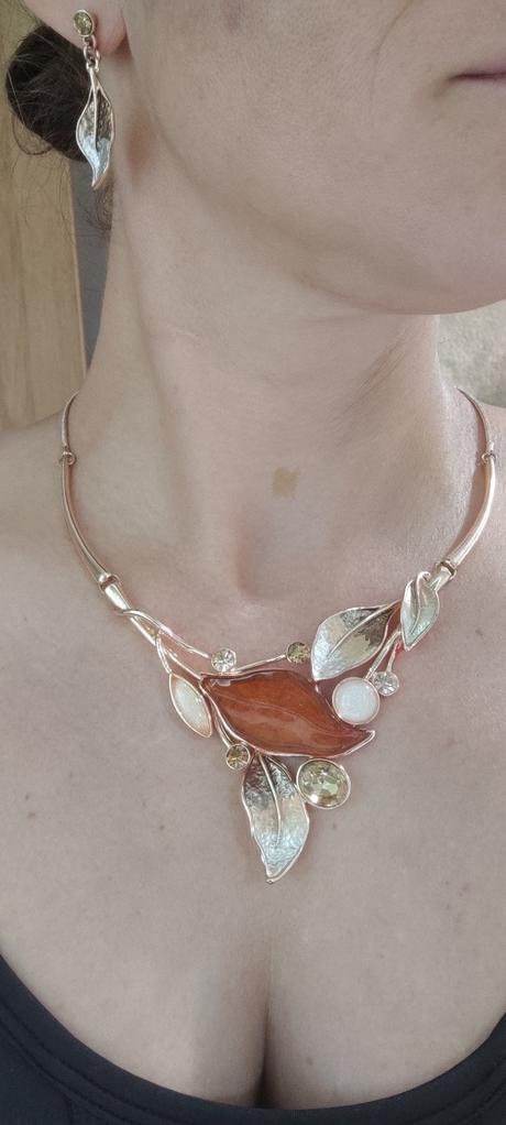 Náhrdelník s nausnicami, 