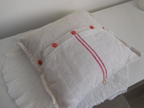 Vankúše menšie , vačšie, podlhovasté,, 