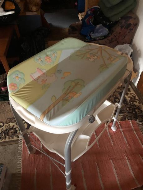 Vanička s prebaľovacím pultom,