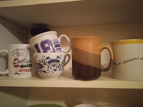 Šálky, hrnčeky,
