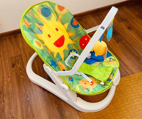 Lehátko s hračkami,