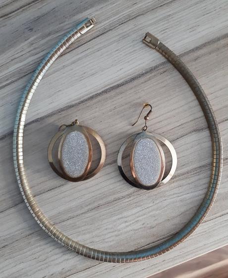 Bizuteria - nahrdelniky a nausnice, 