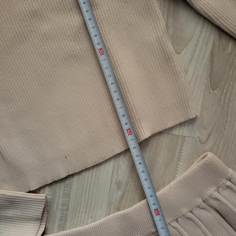 S bezovy set svetrik+ sukna, s