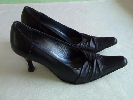 Kožené lodičky zn. hujo, 38