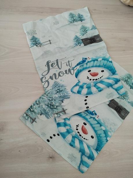 Obrusky 2ks asi 25 x 40 cm, 