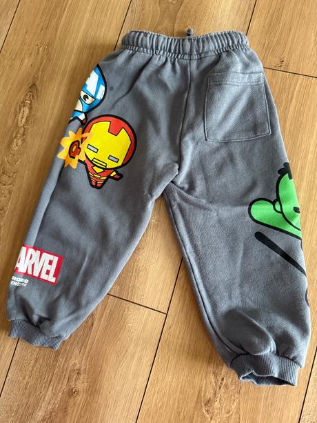 Tepláky avengers, zara,98