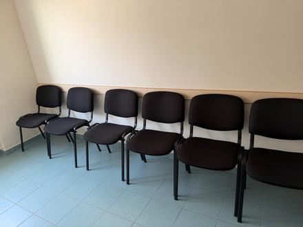 7x čalúnené konferenčné stoličky, 