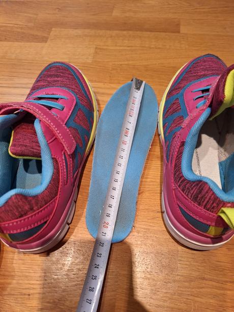 Predam tenisky, baťa,33