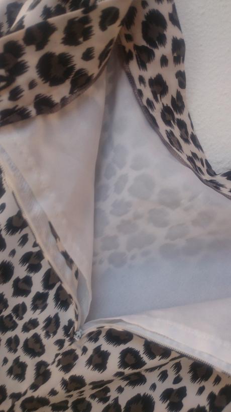 Zľava - dámsky elegantný kostým, 46