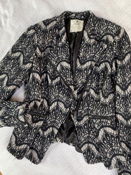 Čiernobiely elegantný kabátik, s