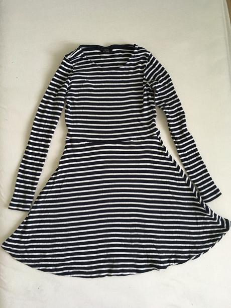 Upletové šaty raz oblecene, 146