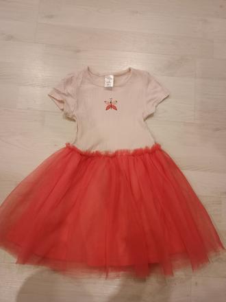 Predám dievčenské šaty, 104