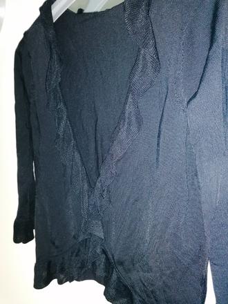 Ľahký svetrík s volánom, s