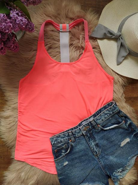 Slabo-oranžové voľné športové tielko, m