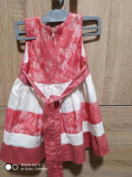 Šaty s čipkou pre dievčatko, 98