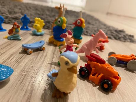 Mini hračky kinder vajce 17 kusov,