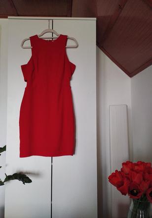 Červené šaty s výrezom na bokoch, h&m,38