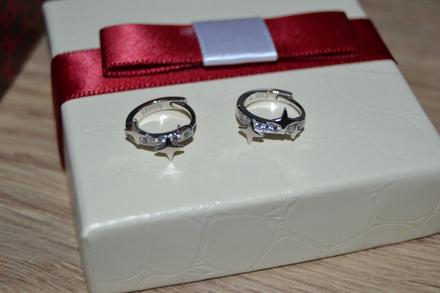 Elegantné strieborné naušničky s hviezdičkami, 