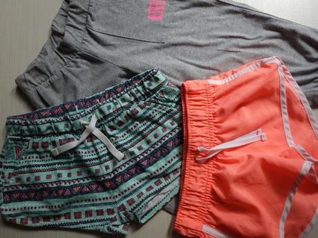 Trikrát šortky, takko,122