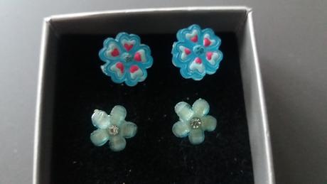 Nausnice modre kvety, 