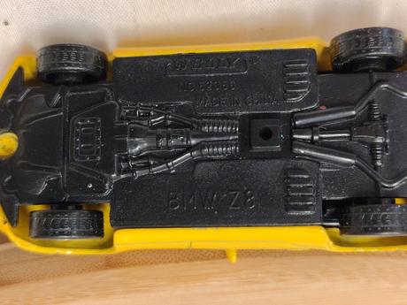 Zb model welly bmw z8 roadster yellow mattel 2010,