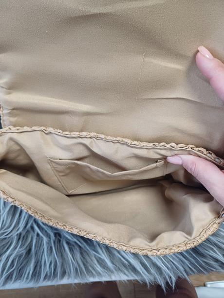 Slamena kabelka, sinsay