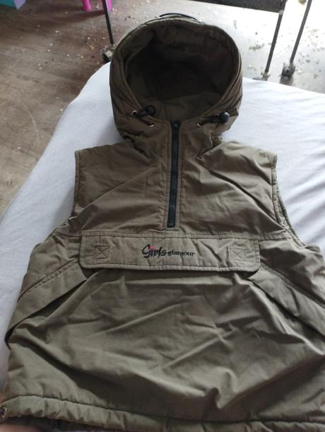 Dievčenská vesta, 122