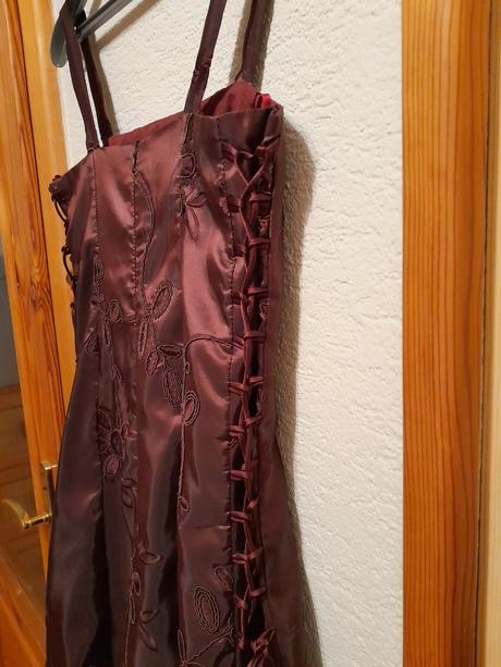 Krátke spoločenské šaty, 38