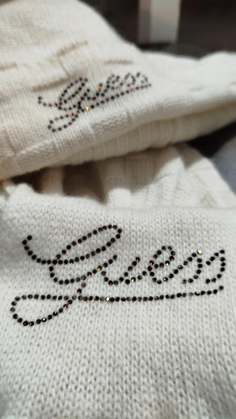 Set guess čiapka šál, guess,s