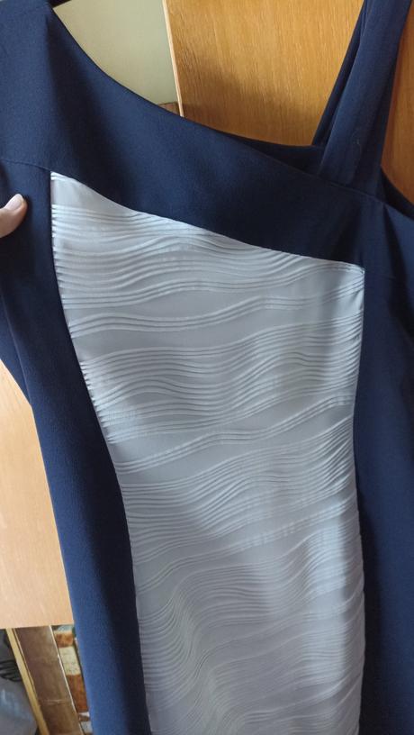 Dámske šaty, veľkosť je 48, 50