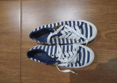 Pruhované tenisky, 36