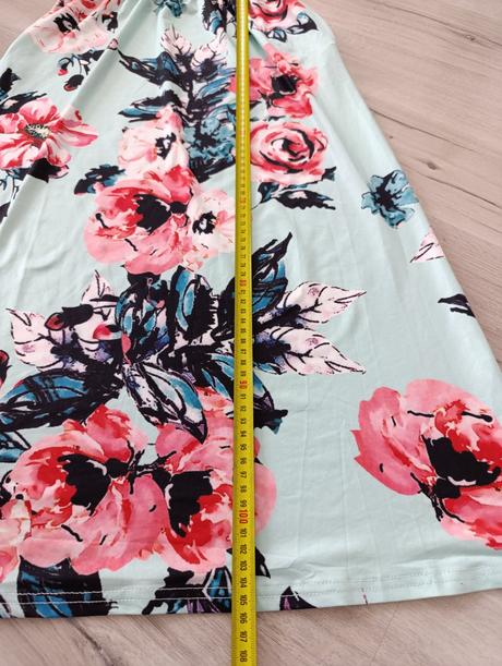 Krásne dlhé kvietkované šaty, s