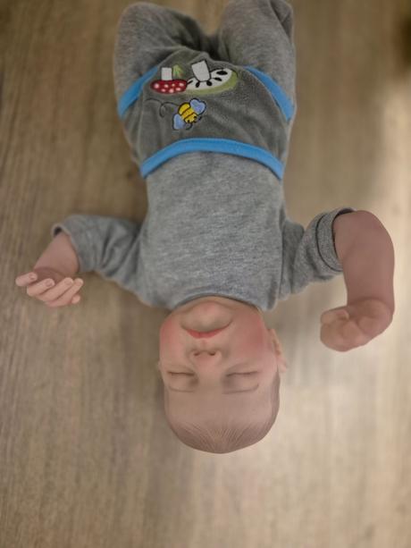 Babika co vyzera ako zivy chlapcek, 