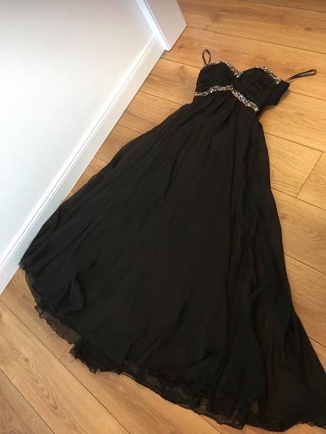 Dlhe spolocenske saty, 38