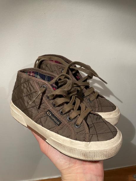 Tenisky supergra, 28