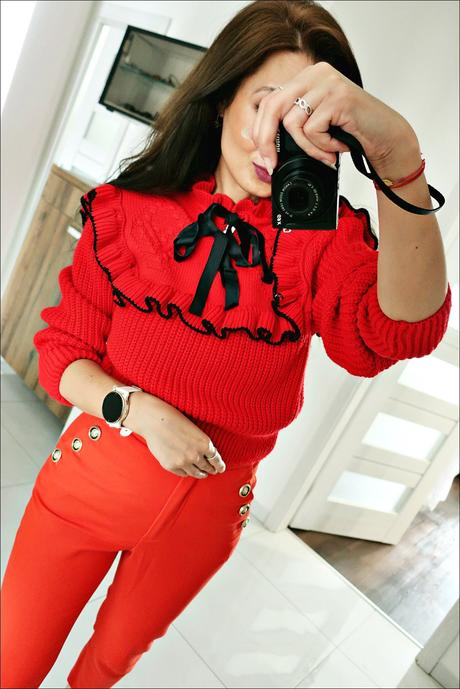 Červený svetrík, s