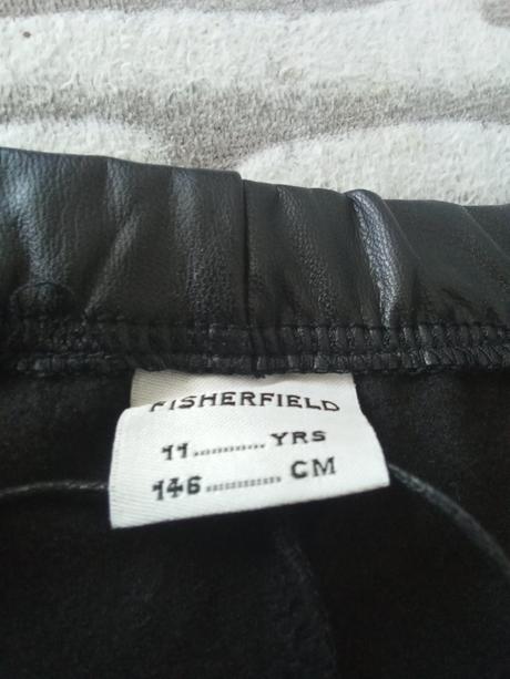 Čierne koženkové leginy, 146