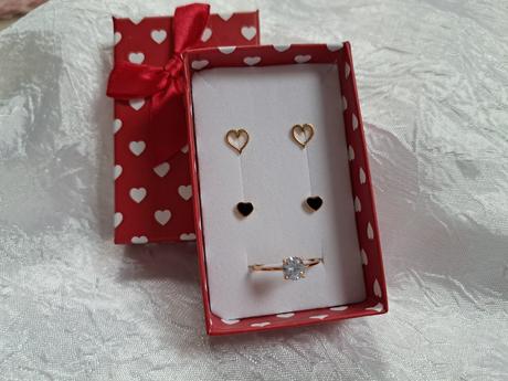 Pozlatené náušnice +prsteň,