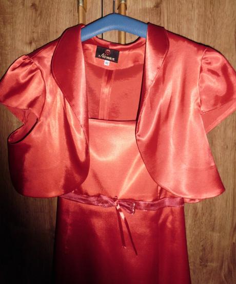 Spoločenské šaty, 42