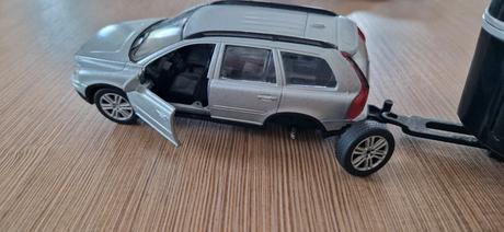 Auto s privesom pre kone, 