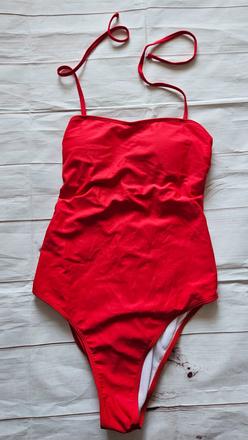 Pekné červené plavky, m