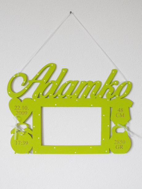 Fotorámik s menom a údajmi,