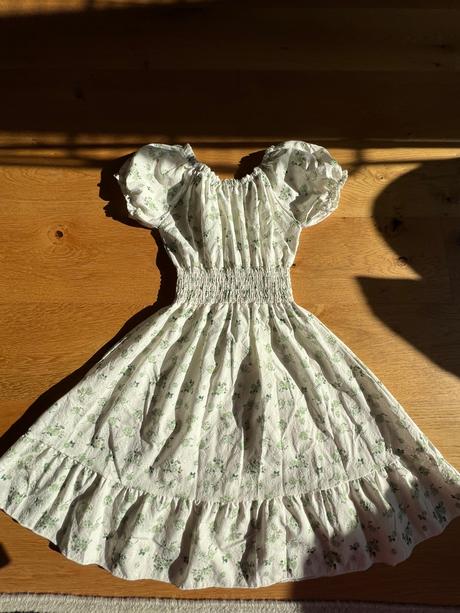 Dievcenske letne saty, 152