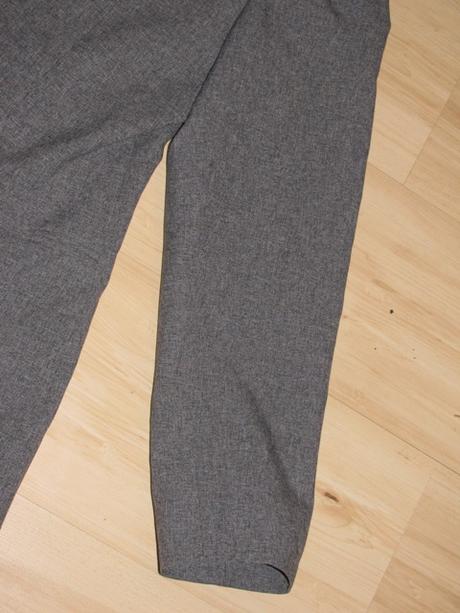 Sivý nohavicový kostým, 38