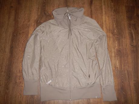 Krasna bundicka, nike,s