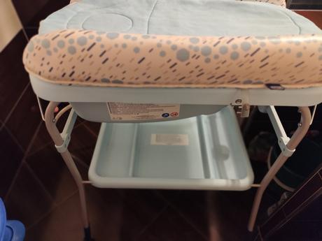 Vanicka s prebalovacim pultom chicco, 